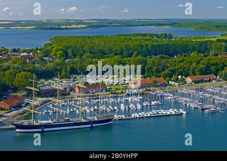 Il vento commerciale e il porto turistico di Travemünde, Schleswig-Holstein, Germania, Foto Stock