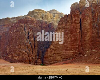 Ingresso Al Khazali Canyon A Wadi Rum, Provincia Di Aqaba, Giordania, Medio Oriente, Foto Stock