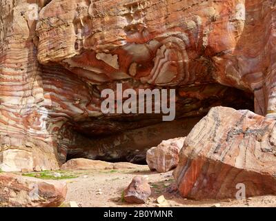 Tomba di roccia nella città rocciosa di Petra, Giordania, Medio Oriente, Foto Stock