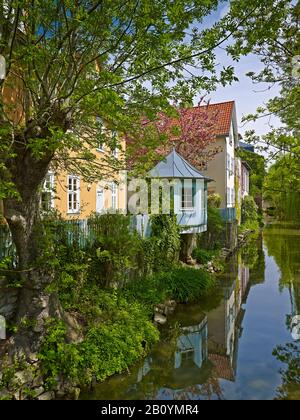 Case sul torrente di montagna del Gera a Erfurt, Turingia, Germania, Foto Stock