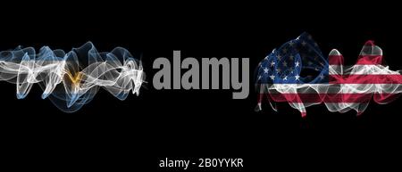 Bandiere di Argentina e Stati Uniti su sfondo nero, Argentina vs USA bandiere fumo Foto Stock