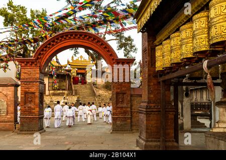 Praticanti di Karate, Swayambhunath, Kathmandu, Nepal Foto Stock