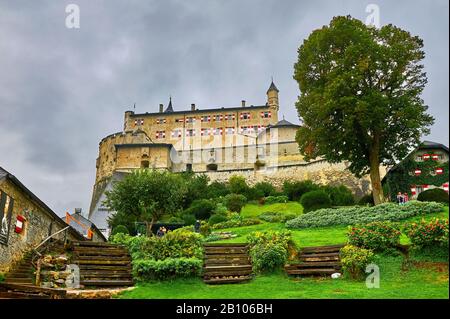 Visita al castello di Hohenwerfen a Salzkammergut, Austria Foto Stock