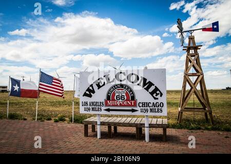 Punto intermedio, la Storica Route 66, Texas, Stati Uniti d'America Foto Stock