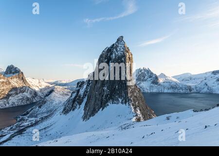 Monte Segla, Oyfjord, Mefjord, Senja, Norvegia Foto Stock