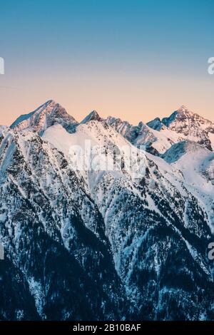 Vista in Untertal da Hochwurzen al tramonto, vista di Hochwildstelle (2747 m), Schladminger Tauern, Stiria, Austria Foto Stock