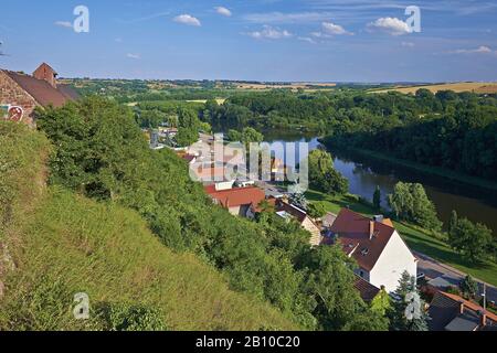 Vista dal castello Wettin sulla Saale, Sassonia-Anhalt, Germania Foto Stock