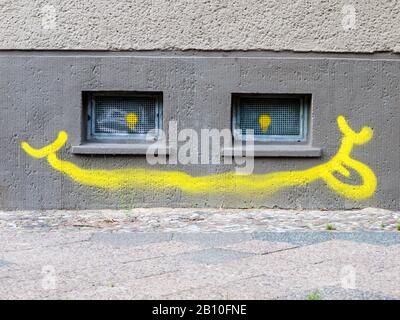 Graffiti sul muro di casa Foto Stock