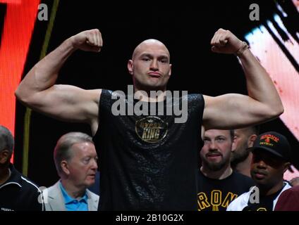 Las VEGAS, NV - 21 FEBBRAIO: Tyson Fury pesa a 173 sterline al giorno d'oggi pesano al MGM Grand Hotel Venerdì 21 febbraio 2020. Tyson Fury combatterà Deontay Wilder per la seconda volta sabato per il campionato mondiale di pesi massimi sabato a Las Vegas, Nevada.MB Media Foto Stock