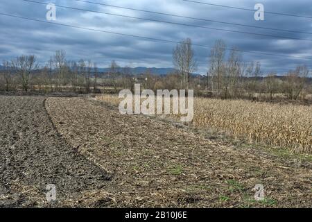 Panorama della valle del fiume Jadar nella Serbia occidentale vicino alla città di Loznica. Foto Stock