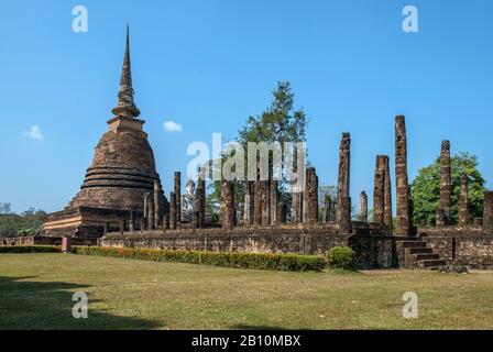 Chedi nel Parco storico di Sukhothai, Patrimonio dell'Umanità dell'UNESCO, Thailandia Foto Stock