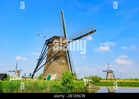 I mulini a vento di Kinderdijk, patrimonio dell'umanità dell'UNESCO a Rotterdam, Paesi Bassi Foto Stock