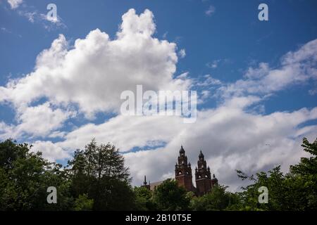 Glasgow, Scotland/UK, 30 giugno 2019: La Kelvingrove Art Gallery and Museum è una delle attrazioni turistiche più popolari della Scozia, con 22 gallerie, h. Foto Stock