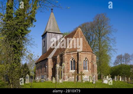 Chiesa del villaggio a Groß Zicker, penisola di Mönchgut, Rügen, Mecklenburg-Vorpommern, Germania Foto Stock