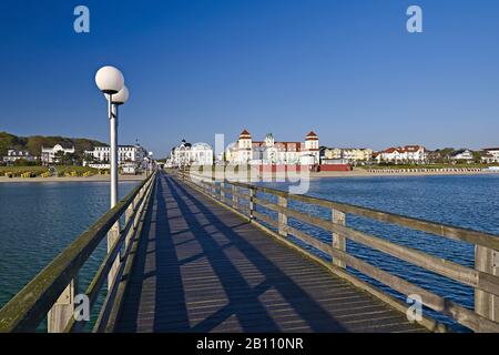 Molo Con Kurhaus, Seebad Binz, Ruegen, Mecklenburg-West Pomerania, Germania Foto Stock