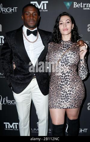 Reggie Bush e Lilit Avagyan camminando il tappeto rosso alla festa di compleanno di Floyd Mayweather 43rd tenutasi al Sunset Eden il 21 febbraio 2020 a Los Angeles, California USA (foto di Parisa Afsahi/Sipa USA) Foto Stock