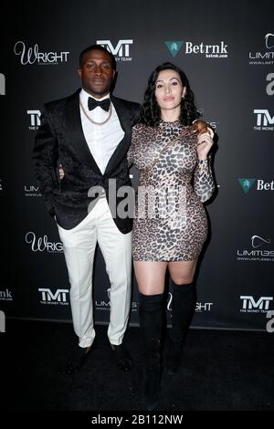 Reggie Bush e Lilit Avagyan camminando il tappeto rosso alla festa di compleanno di Floyd Mayweather 43rd tenutasi al Sunset Eden il 21 febbraio 2020 a Los Angeles, California USA (foto di Parisa Afsahi/Sipa USA) Foto Stock