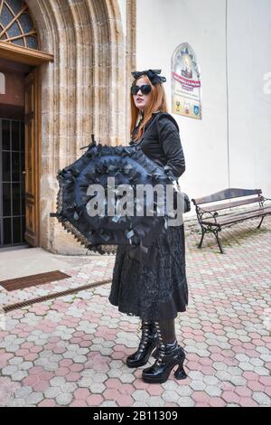 Festa del Castello partecipante, Gothic Festival dedicato alla subcultura goth, organizzato presso il castello medievale di Bolkow, Bassa Slesia, Polonia Foto Stock