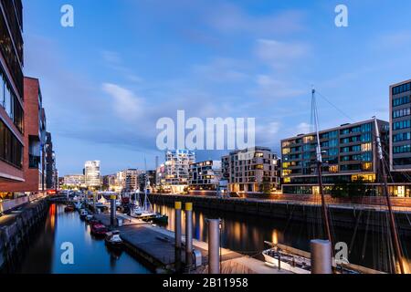 HafenCity al tramonto, Amburgo, Germania Foto Stock