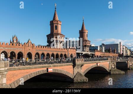 Ponte Oberbaum, Friedrichshain di Berlino, Germania Foto Stock