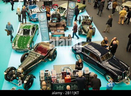 Londra 22 febbraio 2020 il London Classic Car Show 2020, che celebra il suo sesto anno in una nuova sede, London Olympia.Fondata come l'evento da non perdere per i proprietari di auto classiche, collezionisti, esperti e appassionati, sarebbe in paradiso per gli acquirenti dalla 20th alla 23th di febbraio, Con alcune delle più belle automobili classiche del mondo e modelli vintage in vendita.Paul Quezada-Neiman/Alamy Live News Foto Stock