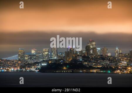 Vista dal Golden Gate Bridge, skyline, San Francisco, California, Stati Uniti Foto Stock