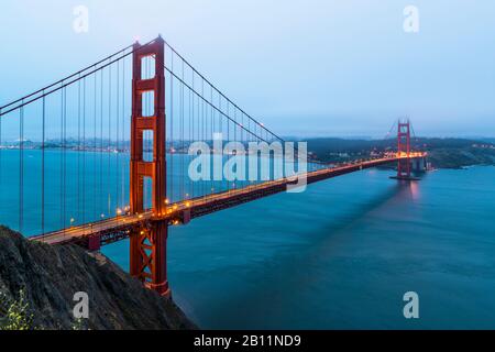 Vista dal Golden Gate Bridge, skyline, San Francisco, California, Stati Uniti Foto Stock