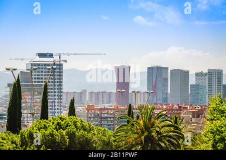 L'Hospitalet de Llobregat business center con grattacieli e uffici nei pressi della città di Barcellona Foto Stock