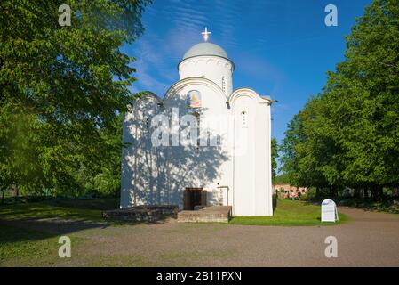 Assunzione Cattedrale della Vecchia Ladoga Santa Assunzione Maiden monastero in una giornata estiva soleggiata. Staraya Ladoga, Russia Foto Stock