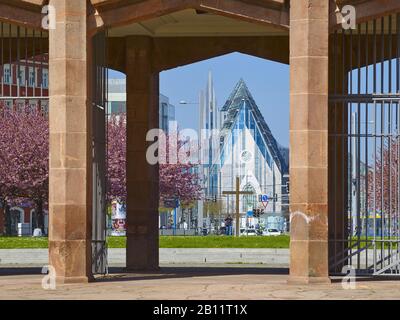 Vista dal Grassimuseum sulla Johannisplatz fino al New Augusteum, Lipsia, Sassonia, Germania Foto Stock