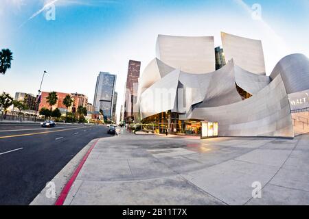 Disney Concert Hall al tramonto, Los Angeles, California, USA Foto Stock