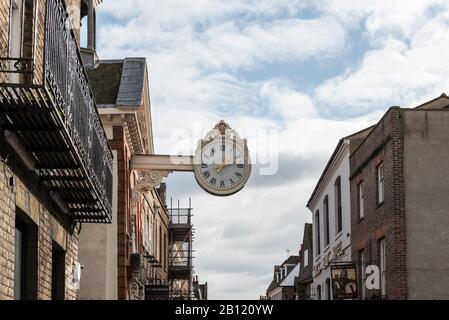 Orologio Georgiano Sulla Old Corn Exchange, High Street, Rochester, Kent Foto Stock