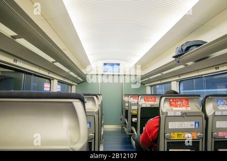 L'interno di Keisei Sky Liner che trasporta i passeggeri dall'Aeroporto Narita alla stazione della metropolitana di Ueno nel Cuore di Tokyo, Giappone 7 febbraio 2020 Foto Stock