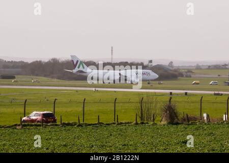 Boscombe Down, Amesbury, Uk, 22nd Feb 2020, L'Aereo Atterra A Boscombe Down Con I Passeggeri Della Crociera Diamond Princess, Simon Ward/Alamy Live News Credit: Simon Ward/Alamy Live News Foto Stock