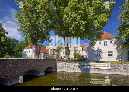 Mellenthin Moated Castle, Usedom Island, Mecklenburg-West Pomerania, Germania Foto Stock