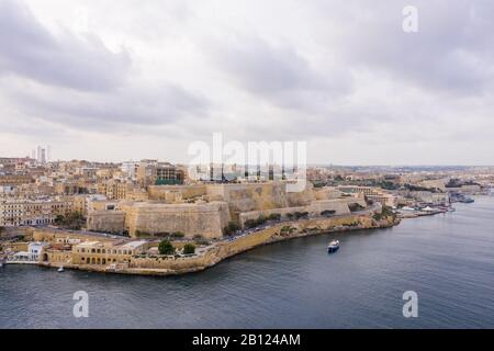 Veduta panoramica aerea della città vecchia di la Valletta a Malta. Foto Stock