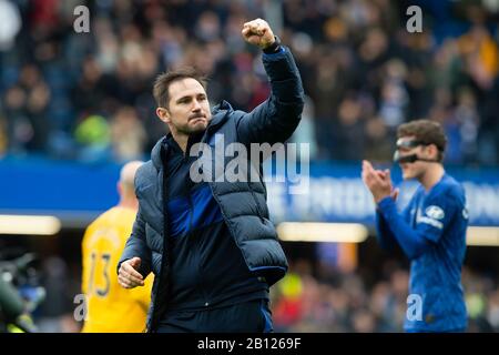 Londra, Regno Unito. 22nd Feb, 2020. Frank Lampard, manager di Chelsea, festeggia dopo la sua vittoria laterale durante la partita della Premier League tra Chelsea e Tottenham Hotspur a Stamford Bridge, Londra, Inghilterra, il 22 febbraio 2020. Foto Di Salvio Calabrese. Solo uso editoriale, licenza richiesta per uso commerciale. Nessun utilizzo nelle scommesse, nei giochi o nelle singole pubblicazioni di club/campionato/giocatore. Credit: Uk Sports Pics Ltd/Alamy Live News Credit: Uk Sports Pics Ltd/Alamy Live News Foto Stock