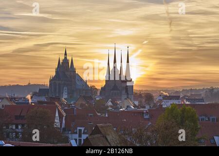 Vista Su Erfurt Con Cattedrale Di S. Maria, Chiesa Di Severo E Chiesa Di Tutti I Santi, Turingia, Germania Foto Stock