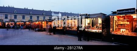 Mercatino di Natale a Schönbrunn Palace, Vienna, Austria Foto Stock