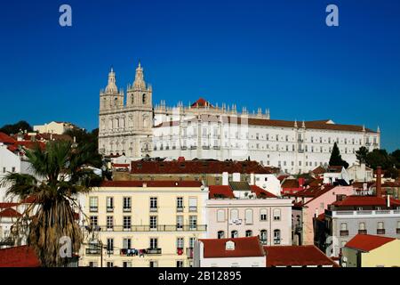 Vista dal punto di vista di Santa Luzia verso la Cattedrale di San Vincenzo ad Alfama. Foto Stock