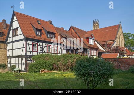 Il monastero degli agostiniani con case di Kirchgasse, Erfurt, Turingia, Germania Foto Stock