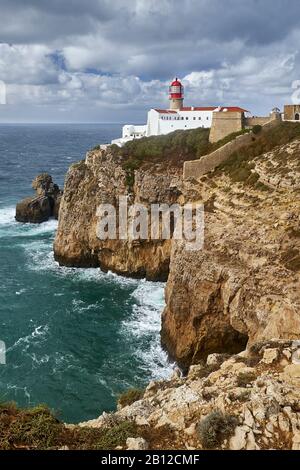 Faro di Cabo de Sao Vicente vicino Sarges, Algarve, Faro, Portogallo Foto Stock