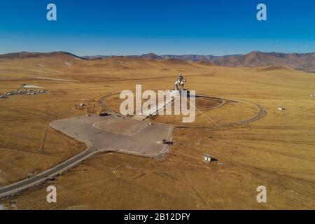 Gengis Khan statua equestre, Tsonjin Boldog, Provincia Töv, Mongolia Foto Stock