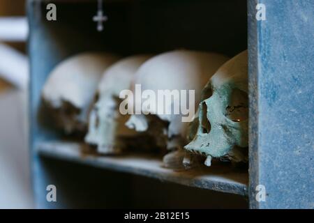 Pattuglie delle vittime - peste del 1656 e epidemia di colera nel 1836, Cimitero delle Fontanelle, quartiere Sanità Napoli Italia Foto Stock