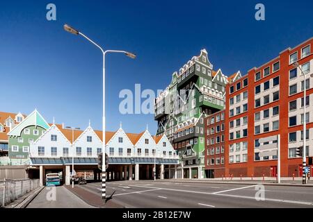 Hotel con architettura eccezionale a Zaandam vicino ad Amsterdam, Paesi Bassi Foto Stock