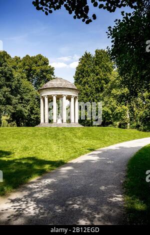 Leibniz nel tempio il Georgengarten di Hannover come parte dei Giardini Herrenhäuser, Bassa Sassonia, Germania Foto Stock