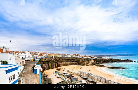 Vista del porto di Ericeira sulla costa del Portogallo Foto Stock