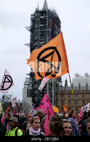 Londra, Regno Unito. 22nd febbraio 2020. Estinzione ribellione cambiamento climatico protesta e marcia a Londra 'Basta : Insieme noi marchiamo'. Credito: Matthew Chantle/Alamy Live News Foto Stock