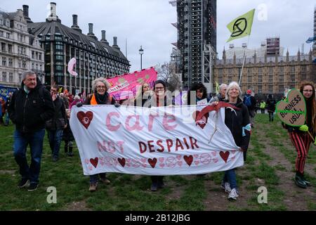 Londra, Regno Unito. 22nd febbraio 2020. Estinzione ribellione cambiamento climatico protesta e marcia a Londra 'Basta : Insieme noi marchiamo'. Credito: Matthew Chantle/Alamy Live News Foto Stock
