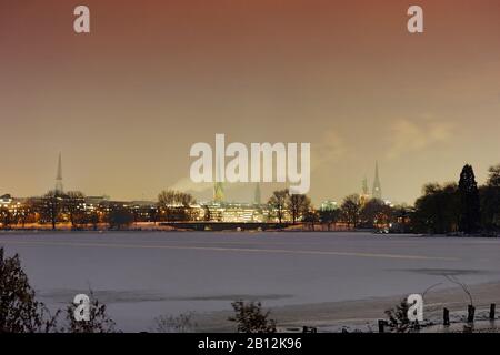 Panorama,inverno,Lago Alster Esterno,quartiere Winterhude,città anseatica di Amburgo,Germania,Europa Foto Stock
